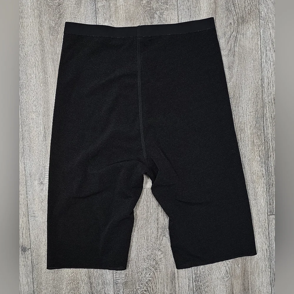 Skims Seamless Sculpt Mid Thigh Shorts-Size Small